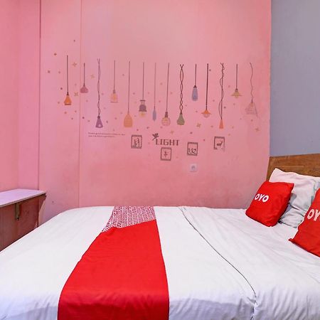 Oyo Life 92877 Hotel Rainbow 7296 Semarang Luaran gambar
