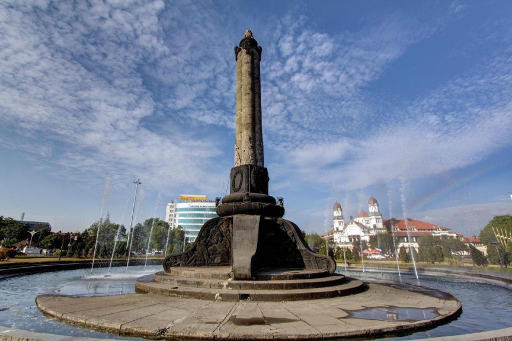 Oyo Life 92877 Hotel Rainbow 7296 Semarang Luaran gambar