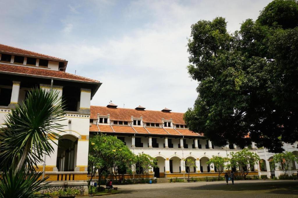 Oyo Life 92877 Hotel Rainbow 7296 Semarang Luaran gambar