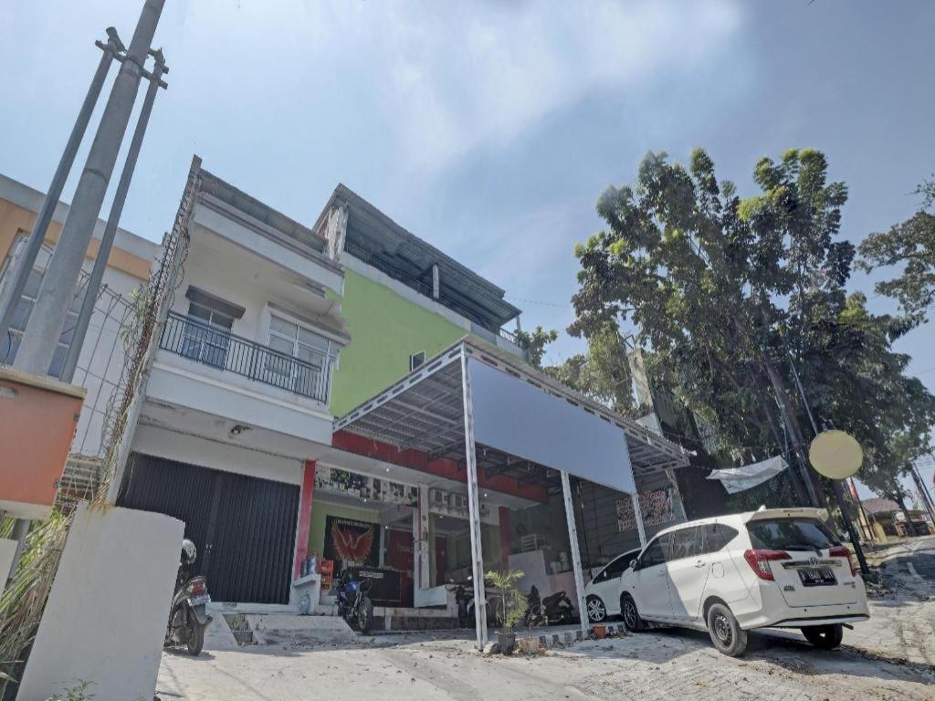 Oyo Life 92877 Hotel Rainbow 7296 Semarang Luaran gambar