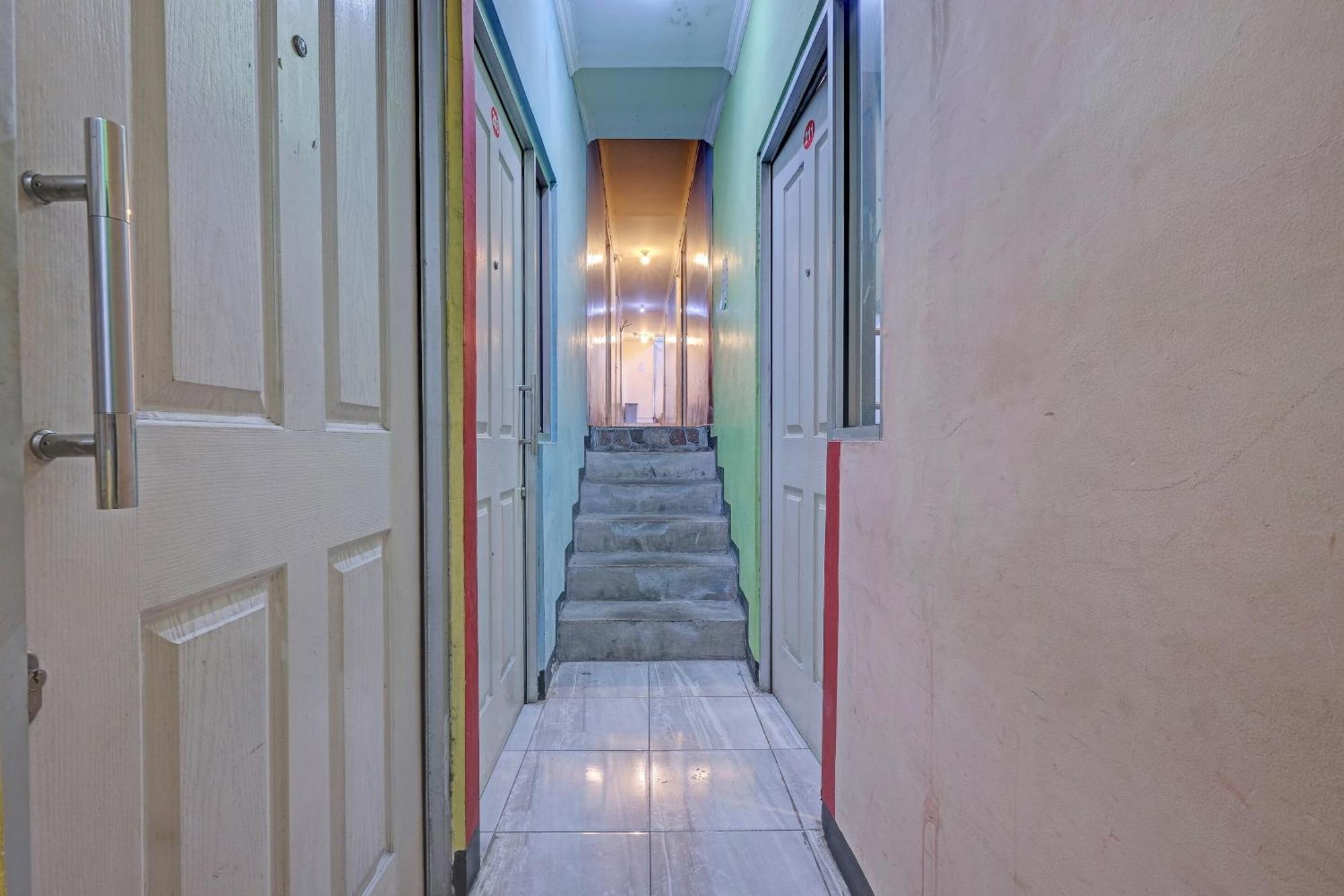 Oyo Life 92877 Hotel Rainbow 7296 Semarang Luaran gambar