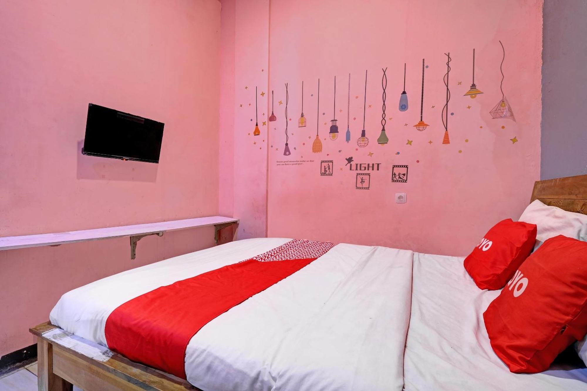 Oyo Life 92877 Hotel Rainbow 7296 Semarang Luaran gambar
