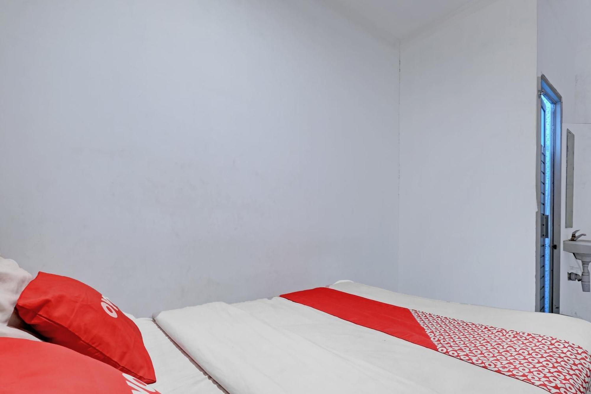 Oyo Life 92877 Hotel Rainbow 7296 Semarang Luaran gambar